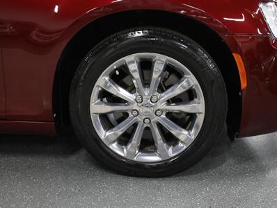 2018 Chrysler 300 Limited AWD - Photo 46 - Addison, IL 60101