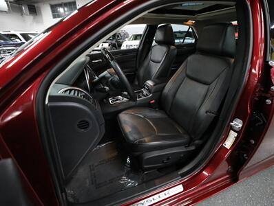 2018 Chrysler 300 Limited AWD - Photo 31 - Addison, IL 60101