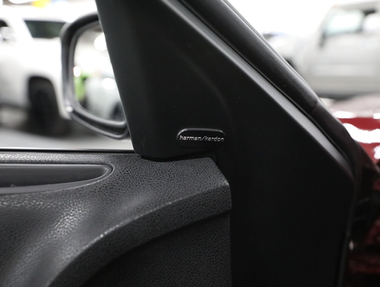 2018 Chrysler 300 Limited AWD - Photo 29 - Addison, IL 60101