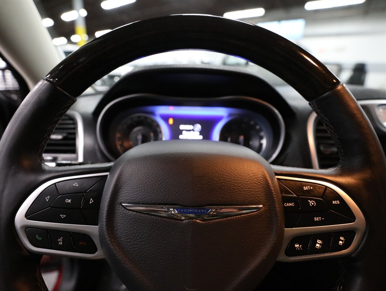 2018 Chrysler 300 Limited AWD - Photo 41 - Addison, IL 60101