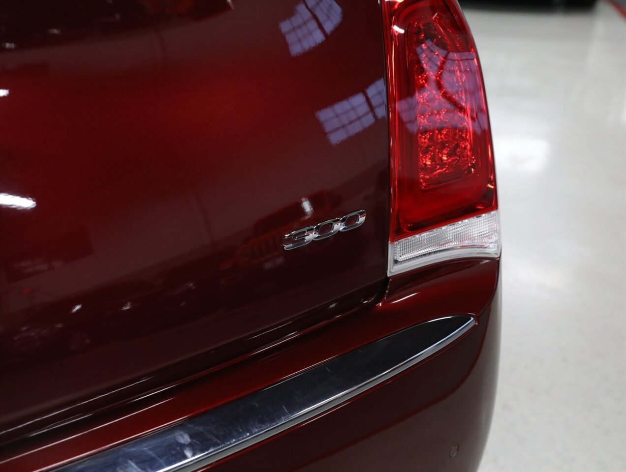 2018 Chrysler 300 Limited AWD - Photo 11 - Addison, IL 60101