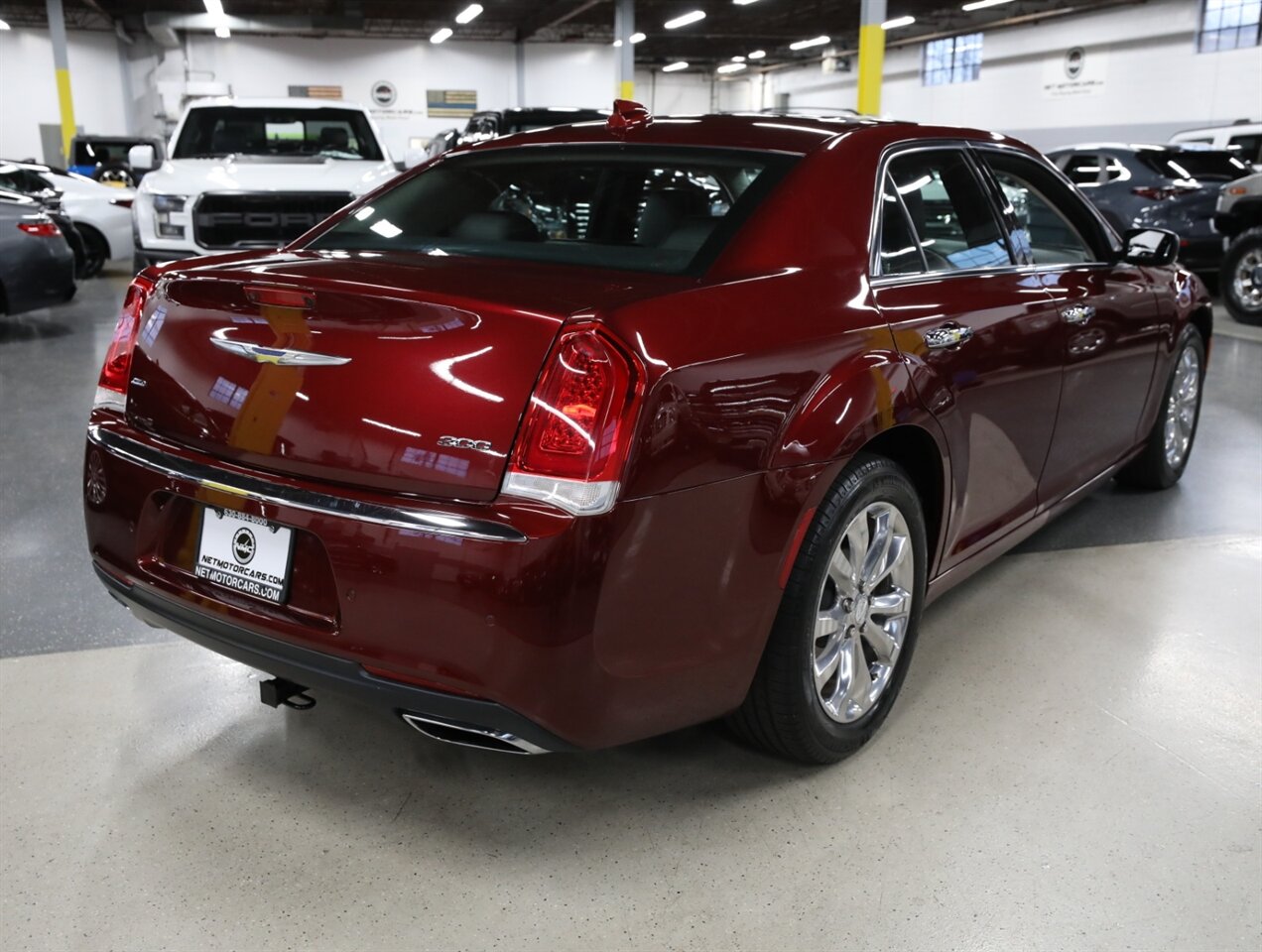 2018 Chrysler 300 Limited AWD - Photo 9 - Addison, IL 60101