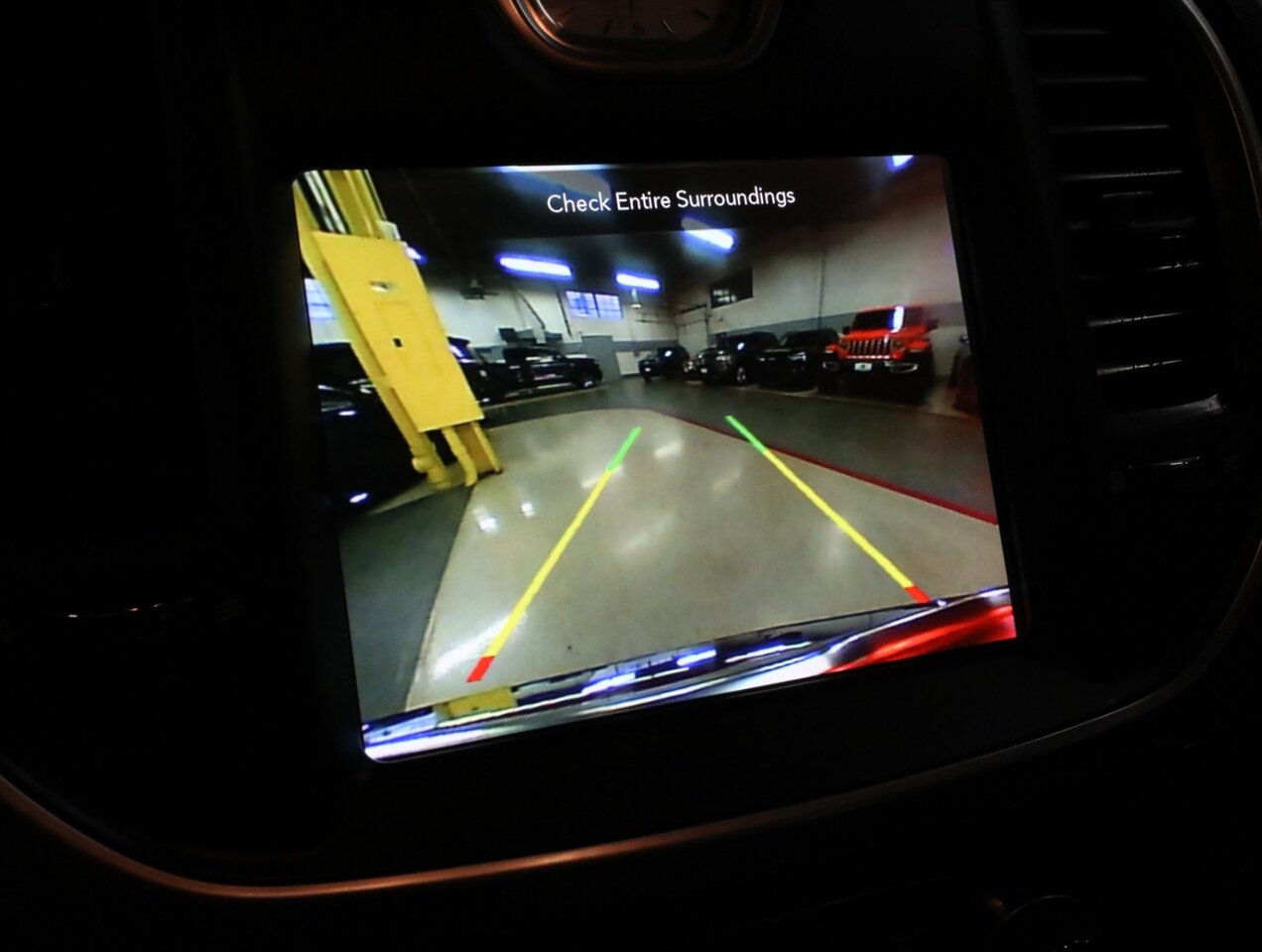 2018 Chrysler 300 Limited AWD - Photo 38 - Addison, IL 60101