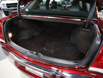 2018 Chrysler 300 Limited AWD - Photo 23 - Addison, IL 60101