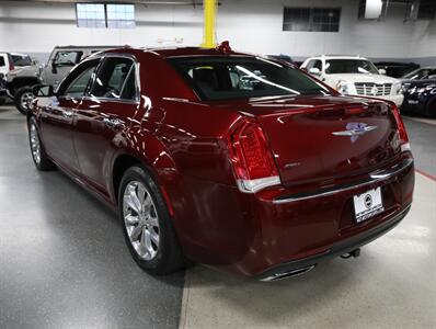 2018 Chrysler 300 Limited AWD - Photo 14 - Addison, IL 60101