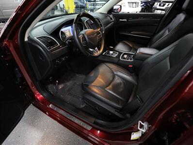 2018 Chrysler 300 Limited AWD - Photo 30 - Addison, IL 60101