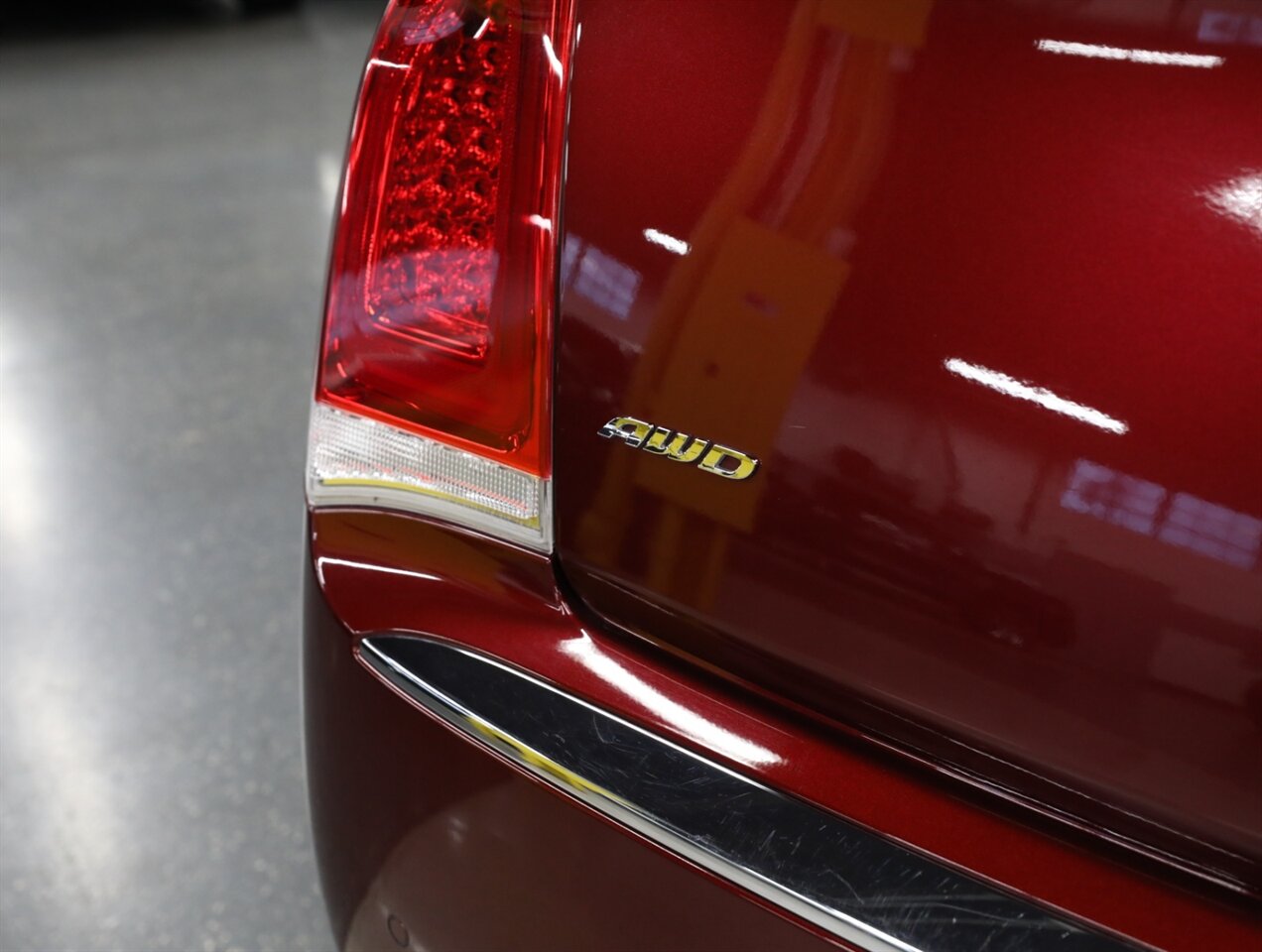 2018 Chrysler 300 Limited AWD - Photo 12 - Addison, IL 60101