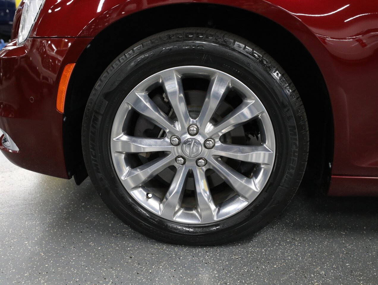 2018 Chrysler 300 Limited AWD - Photo 45 - Addison, IL 60101