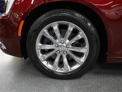 2018 Chrysler 300 Limited AWD - Photo 45 - Addison, IL 60101