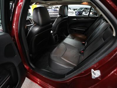 2018 Chrysler 300 Limited AWD - Photo 25 - Addison, IL 60101