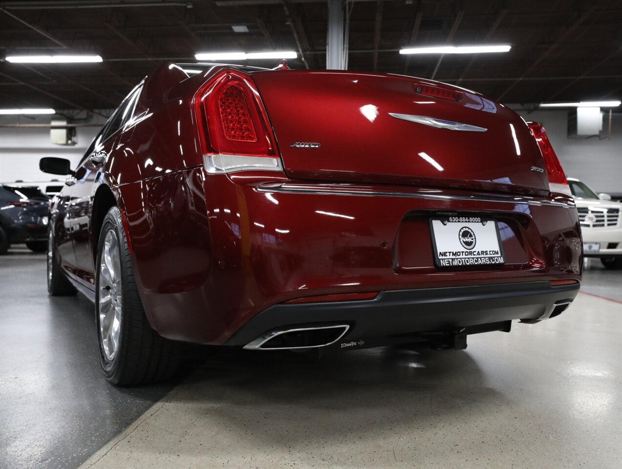 2018 Chrysler 300 Limited AWD - Photo 13 - Addison, IL 60101