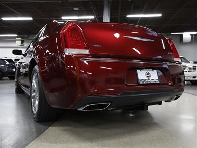 2018 Chrysler 300 Limited AWD - Photo 13 - Addison, IL 60101