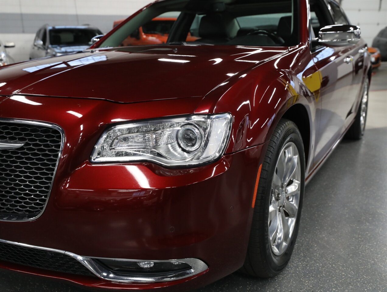 2018 Chrysler 300 Limited AWD - Photo 5 - Addison, IL 60101