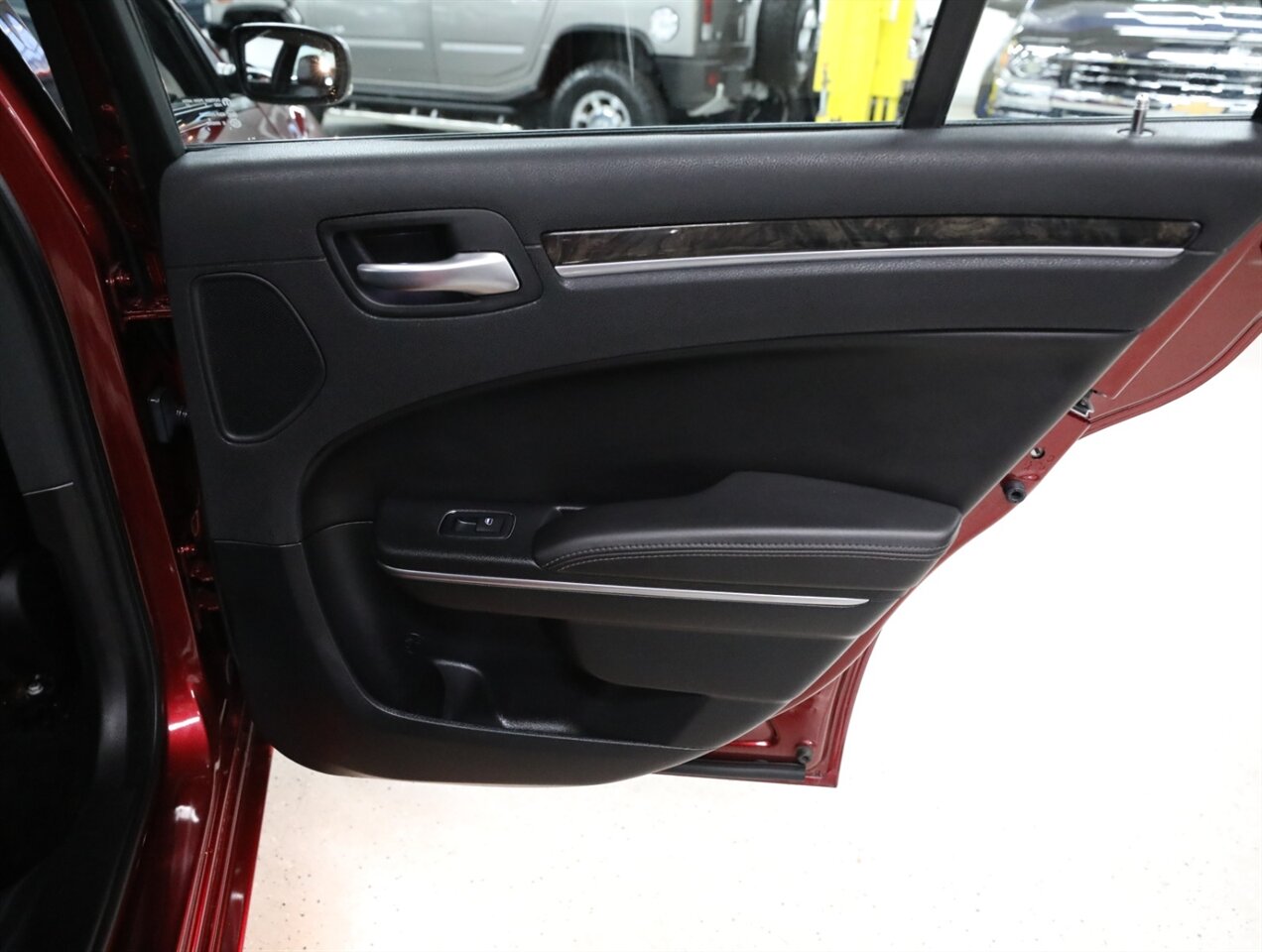 2018 Chrysler 300 Limited AWD - Photo 20 - Addison, IL 60101