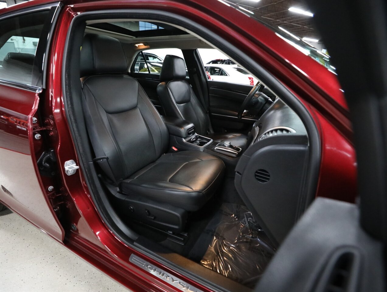 2018 Chrysler 300 Limited AWD - Photo 19 - Addison, IL 60101