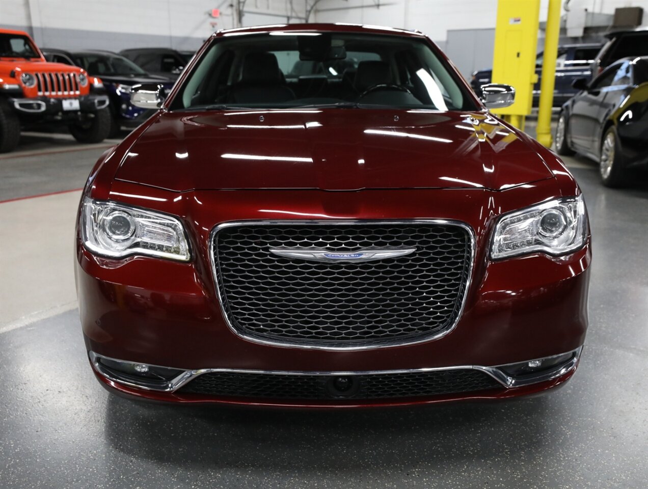 2018 Chrysler 300 Limited AWD - Photo 6 - Addison, IL 60101