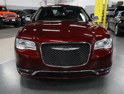 2018 Chrysler 300 Limited AWD - Photo 6 - Addison, IL 60101