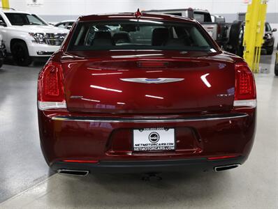 2018 Chrysler 300 Limited AWD - Photo 10 - Addison, IL 60101