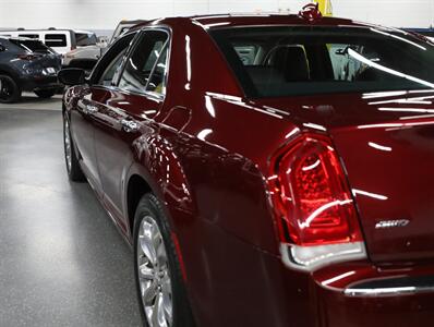 2018 Chrysler 300 Limited AWD - Photo 15 - Addison, IL 60101