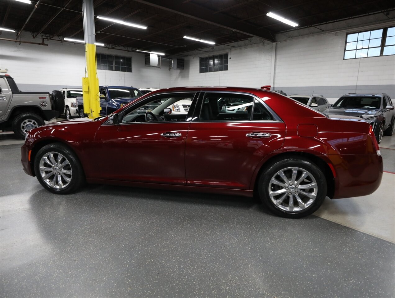 2018 Chrysler 300 Limited AWD - Photo 16 - Addison, IL 60101