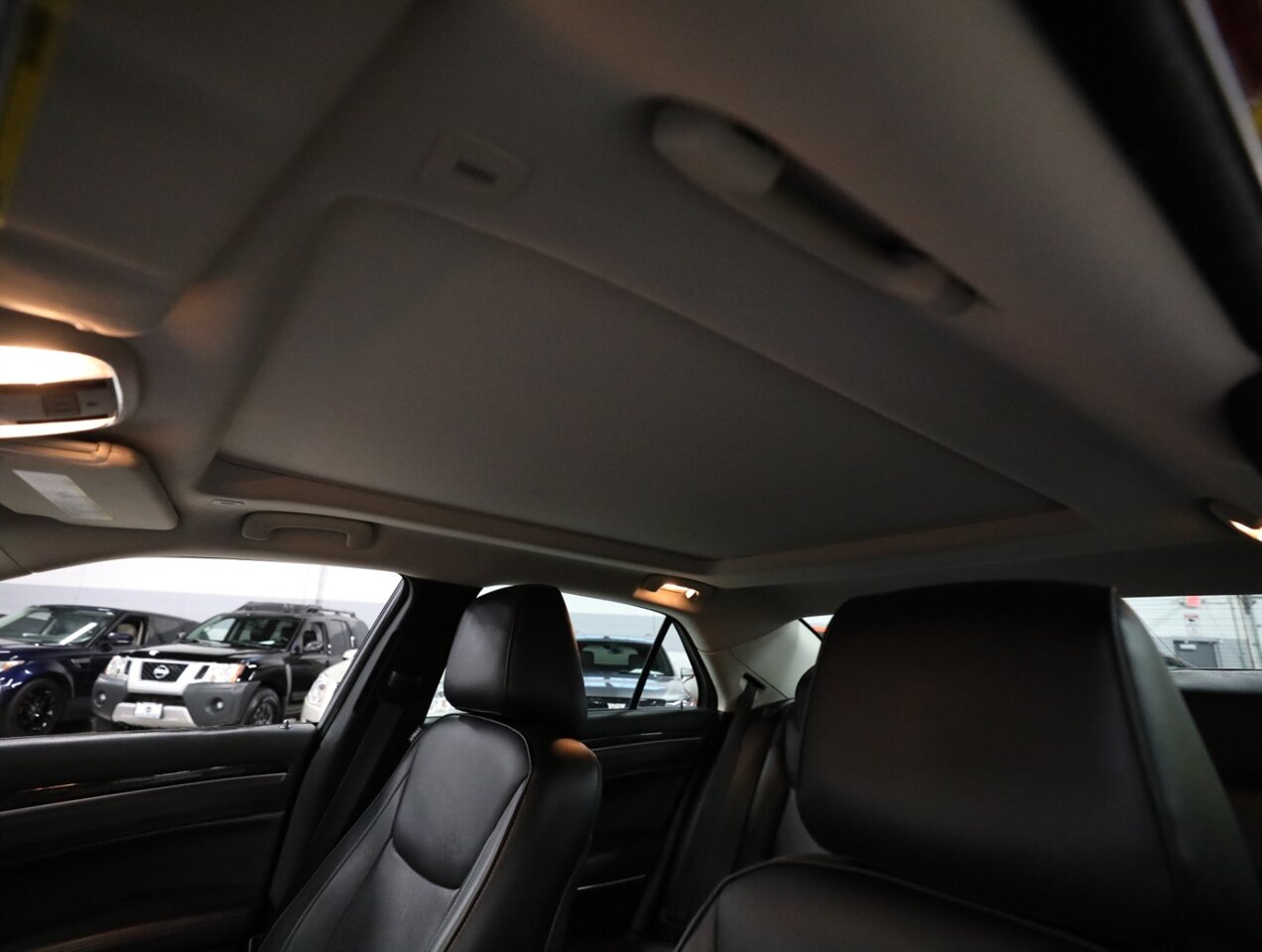 2018 Chrysler 300 Limited AWD - Photo 33 - Addison, IL 60101