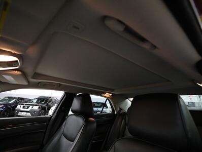 2018 Chrysler 300 Limited AWD - Photo 33 - Addison, IL 60101