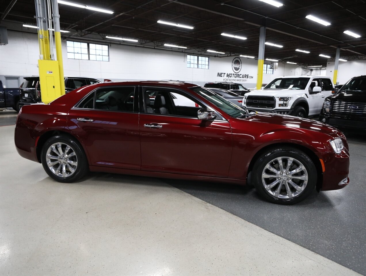 2018 Chrysler 300 Limited AWD - Photo 8 - Addison, IL 60101