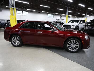 2018 Chrysler 300 Limited AWD - Photo 8 - Addison, IL 60101