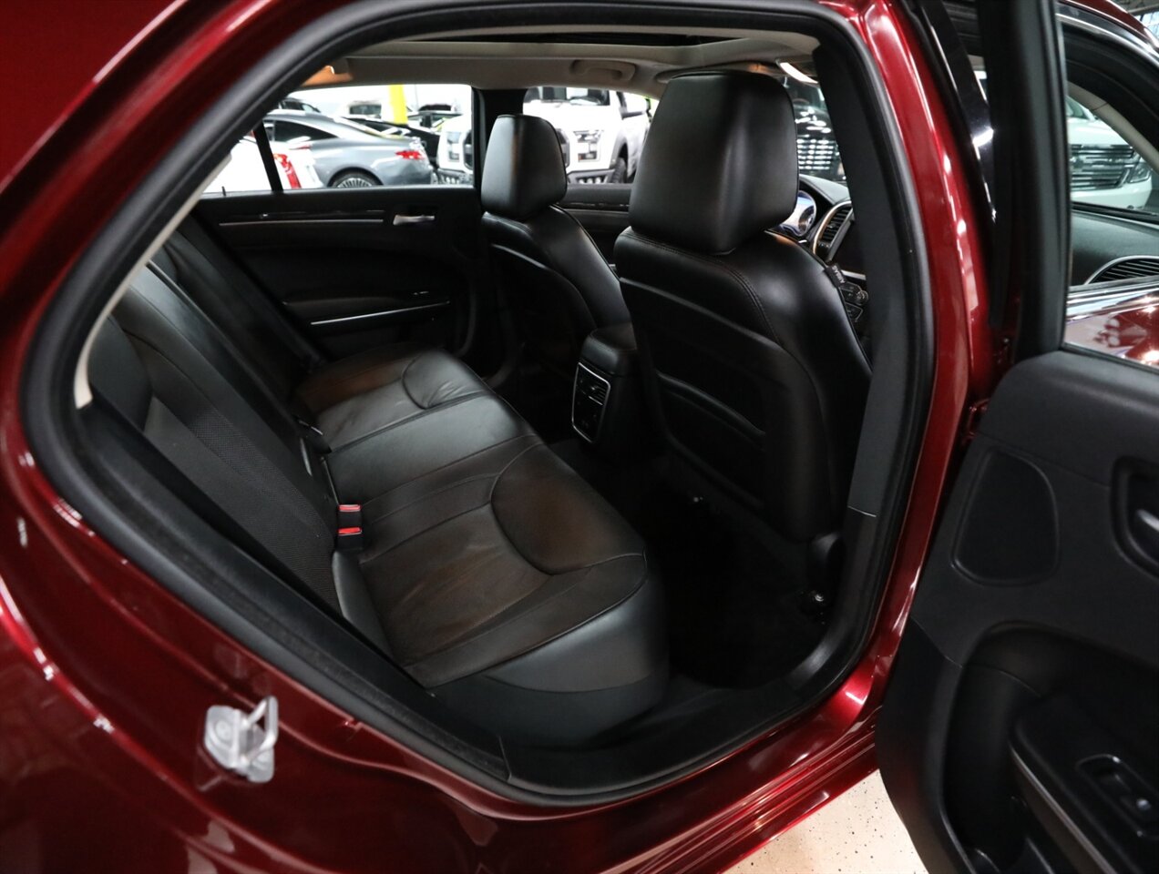 2018 Chrysler 300 Limited AWD - Photo 21 - Addison, IL 60101