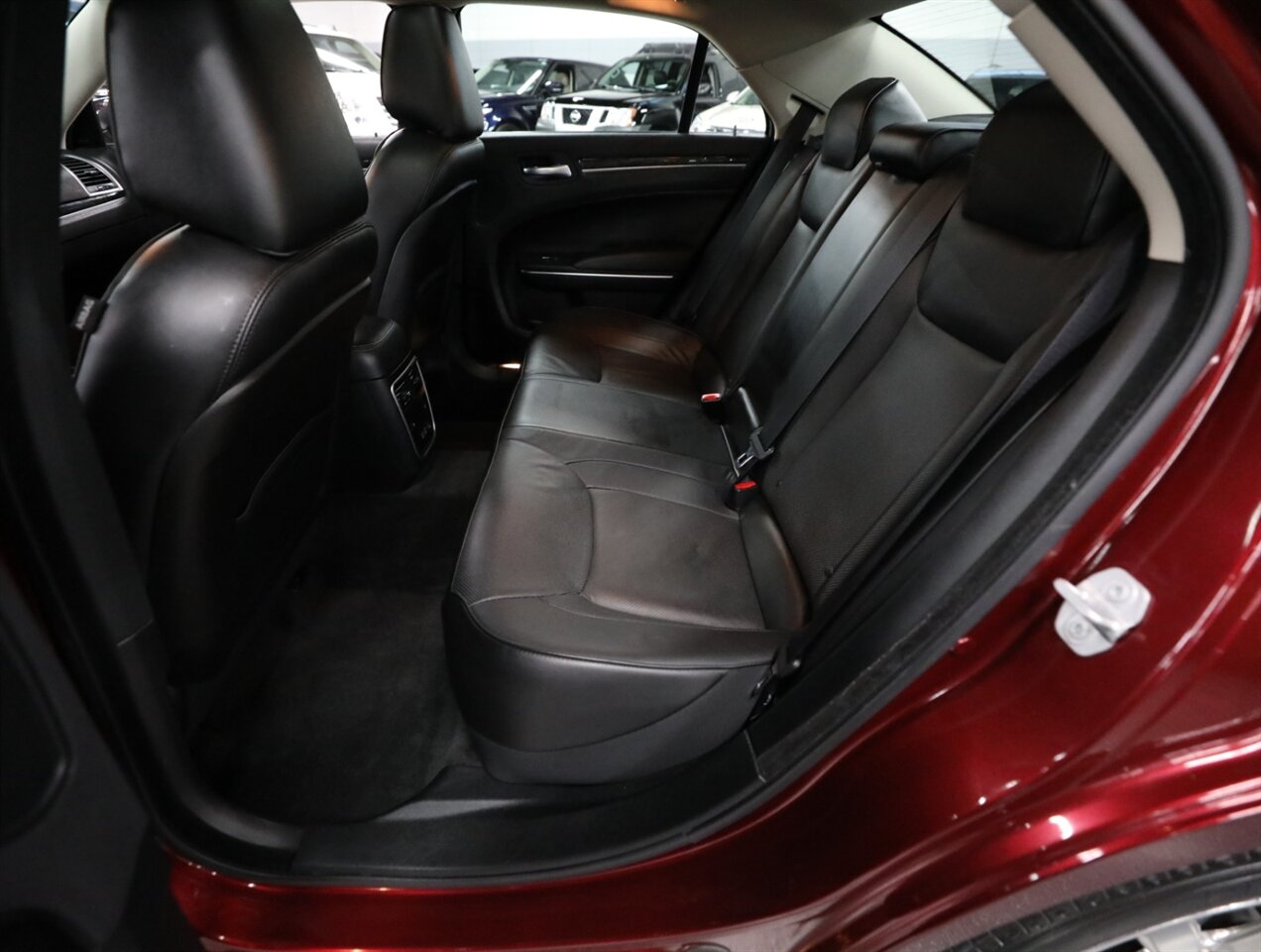 2018 Chrysler 300 Limited AWD - Photo 26 - Addison, IL 60101