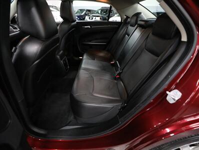 2018 Chrysler 300 Limited AWD - Photo 26 - Addison, IL 60101