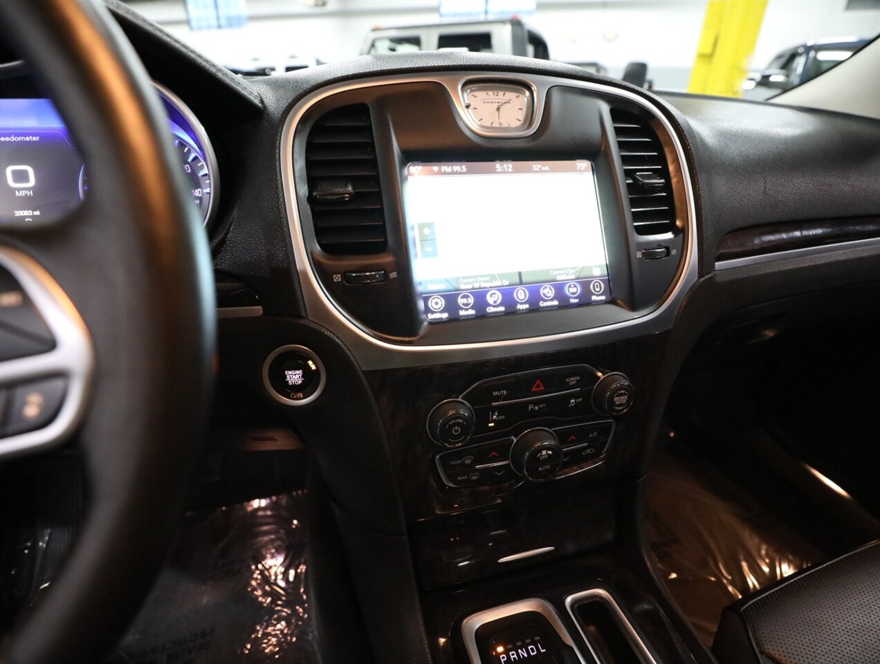 2018 Chrysler 300 Limited AWD - Photo 35 - Addison, IL 60101