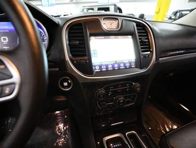 2018 Chrysler 300 Limited AWD - Photo 35 - Addison, IL 60101