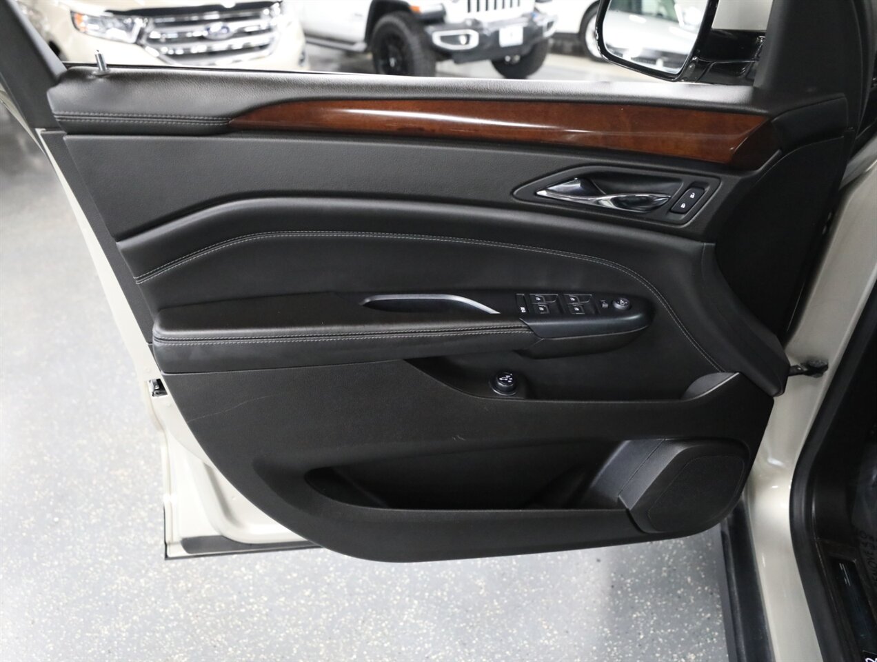 2015 Cadillac SRX Premium Collection AWD - Photo 28 - Addison, IL 60101