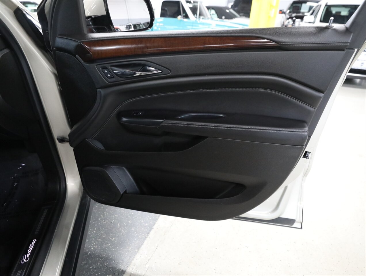 2015 Cadillac SRX Premium Collection AWD - Photo 16 - Addison, IL 60101