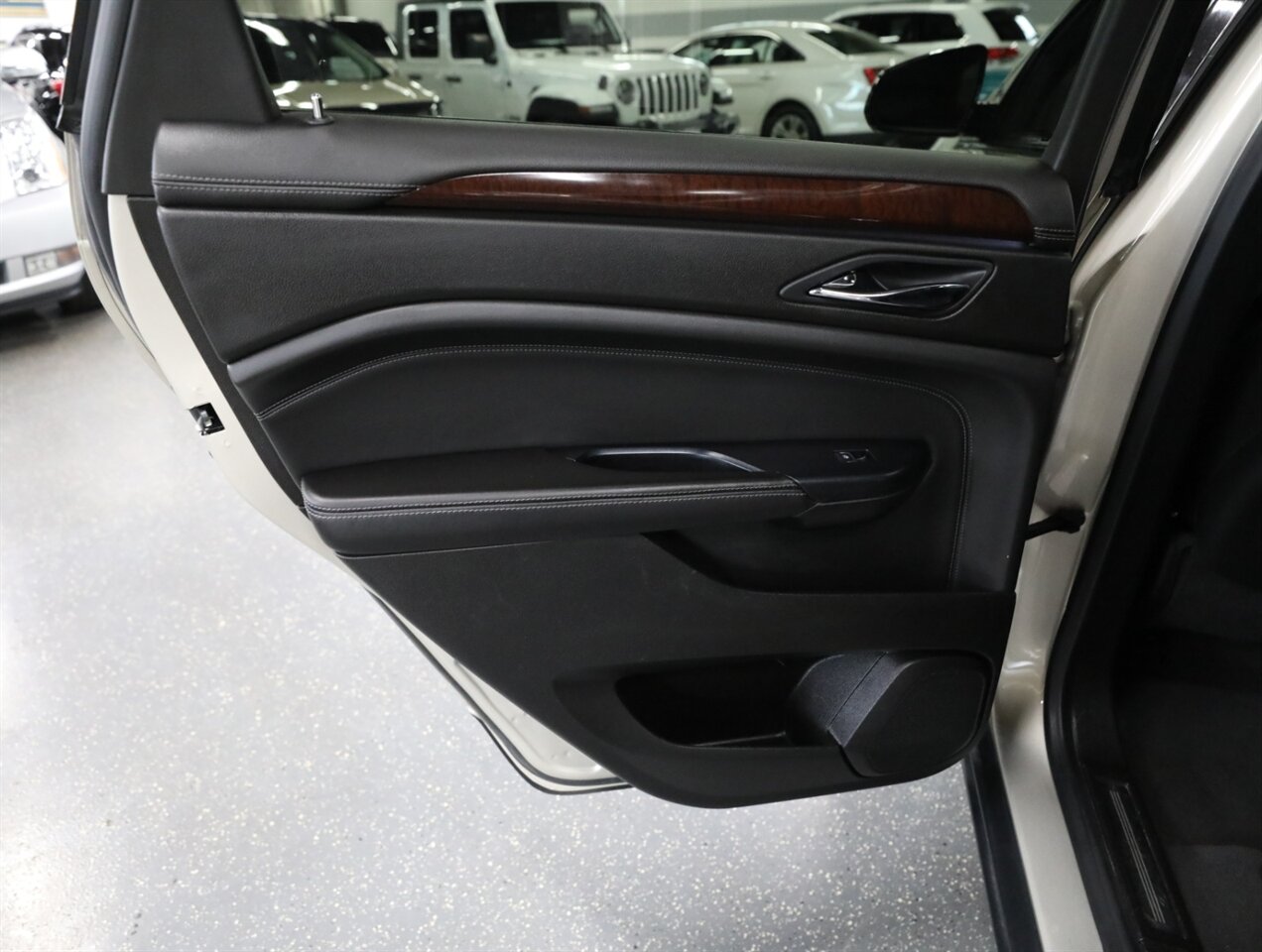 2015 Cadillac SRX Premium Collection AWD - Photo 24 - Addison, IL 60101