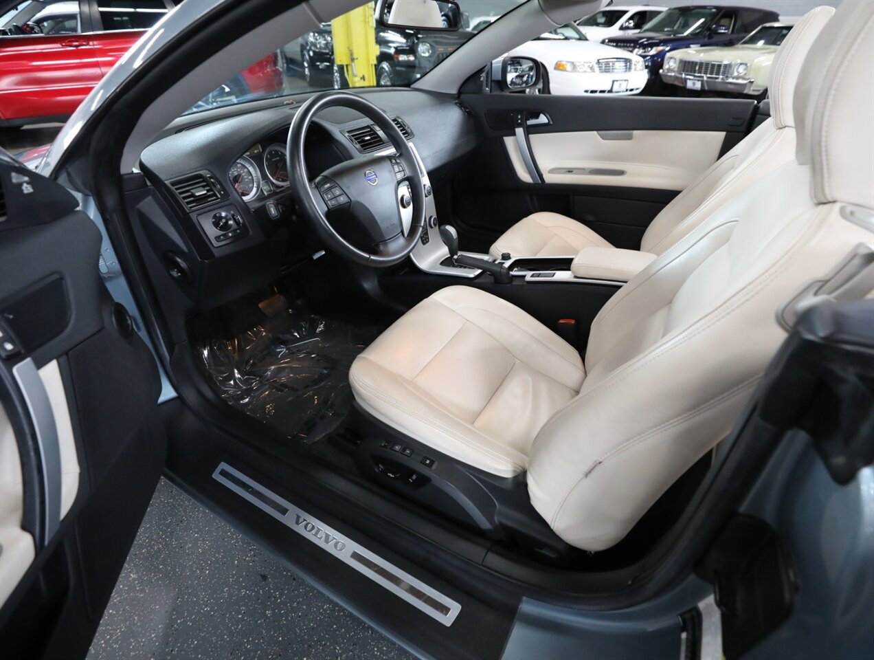 2011 Volvo C70 T5 Convertible - Photo 24 - Addison, IL 60101