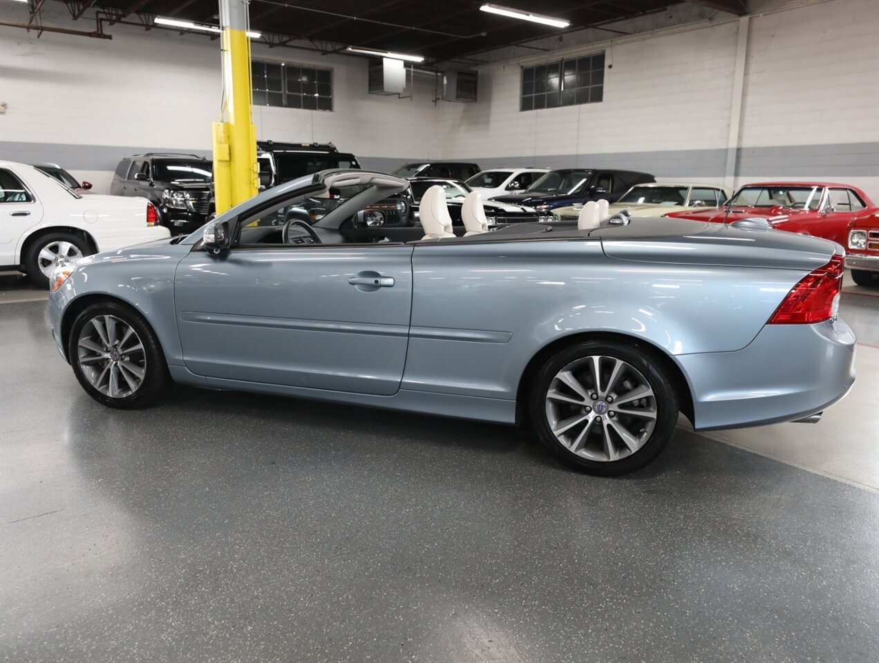 2011 Volvo C70 T5 Convertible - Photo 15 - Addison, IL 60101