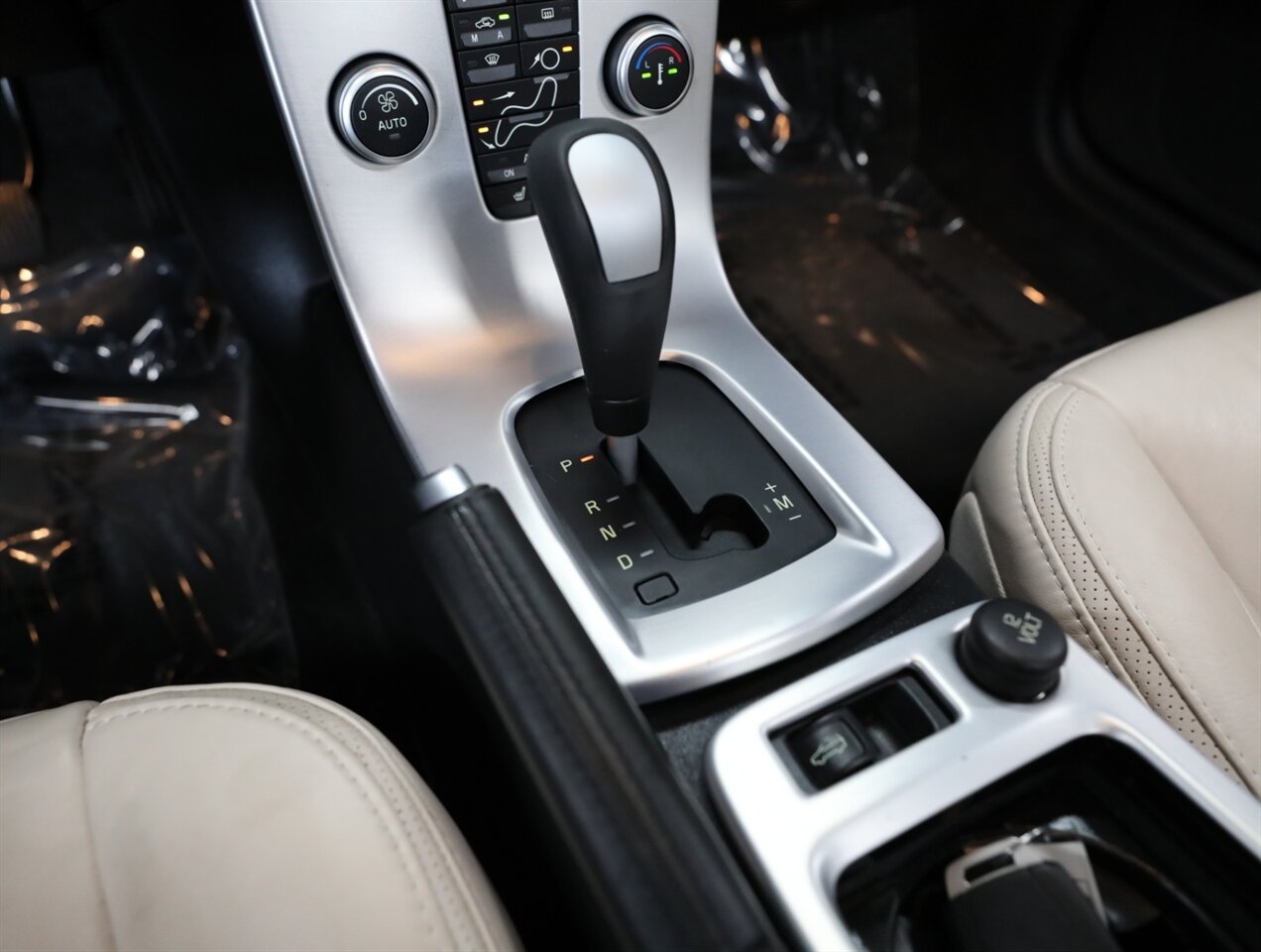 2011 Volvo C70 T5 Convertible - Photo 26 - Addison, IL 60101