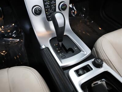 2011 Volvo C70 T5 Convertible - Photo 26 - Addison, IL 60101