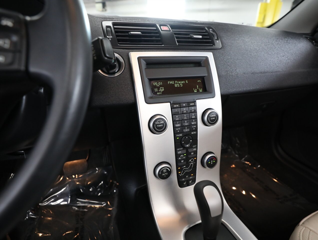 2011 Volvo C70 T5 Convertible - Photo 27 - Addison, IL 60101