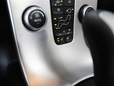 2011 Volvo C70 T5 Convertible - Photo 28 - Addison, IL 60101