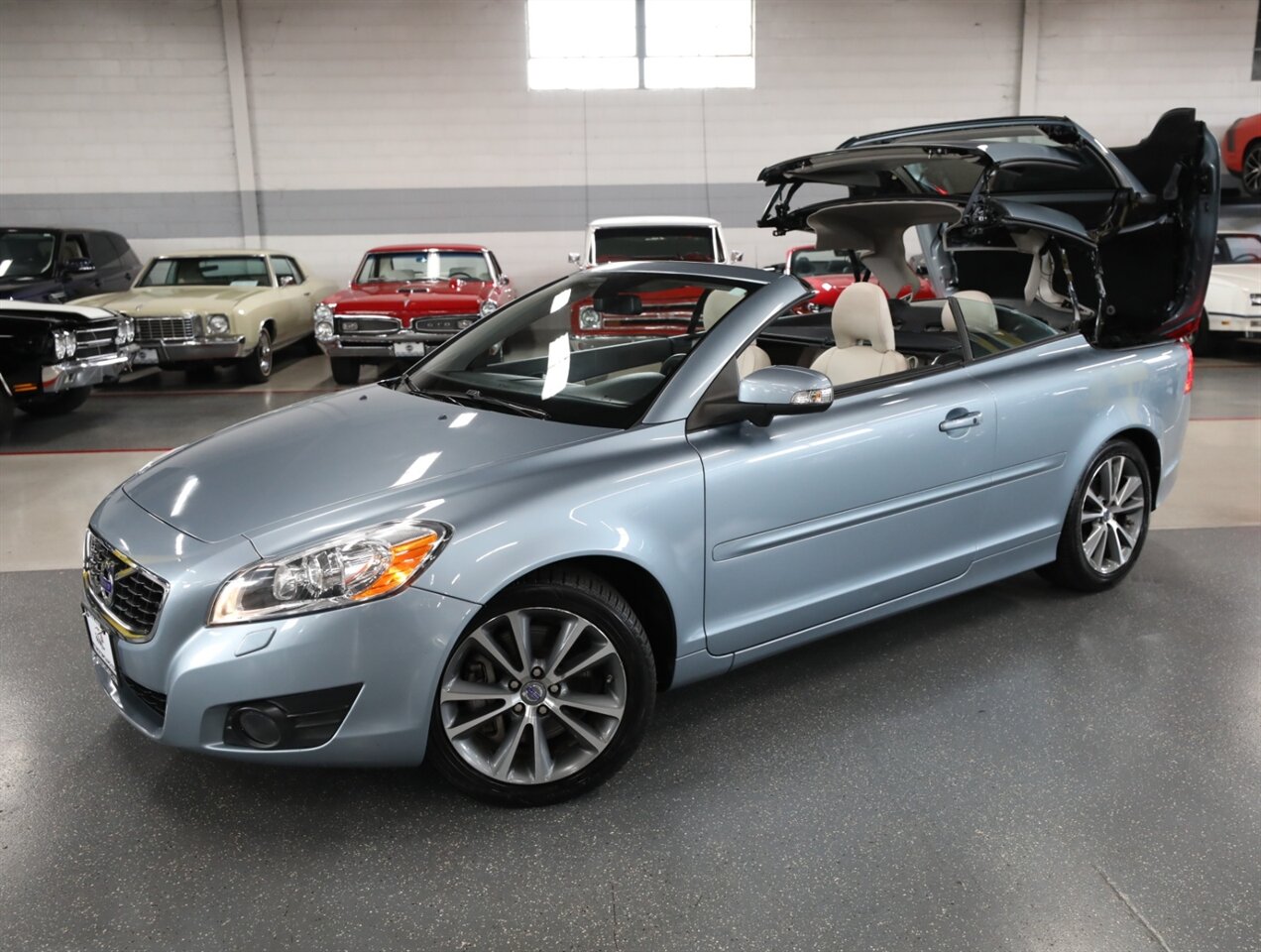 2011 Volvo C70 T5 Convertible - Photo 38 - Addison, IL 60101