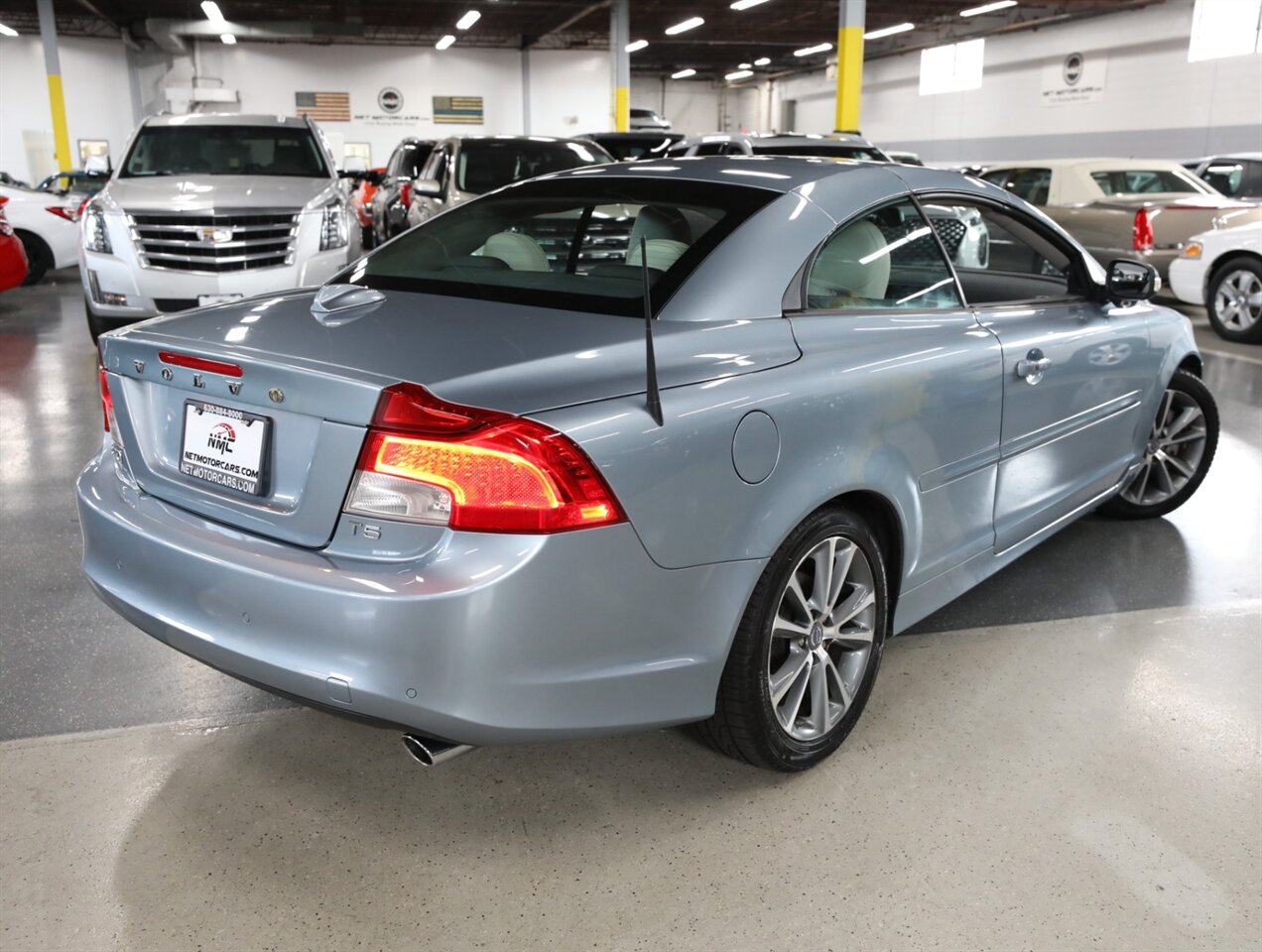2011 Volvo C70 T5 Convertible - Photo 36 - Addison, IL 60101