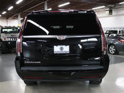 2016 Cadillac Escalade ESV Premium Collection 4WD   - Photo 13 - Addison, IL 60101