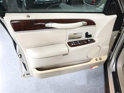 2007 Lincoln Town Car Signature   - Photo 26 - Addison, IL 60101