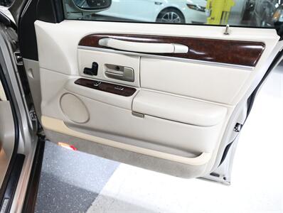 2007 Lincoln Town Car Signature   - Photo 15 - Addison, IL 60101