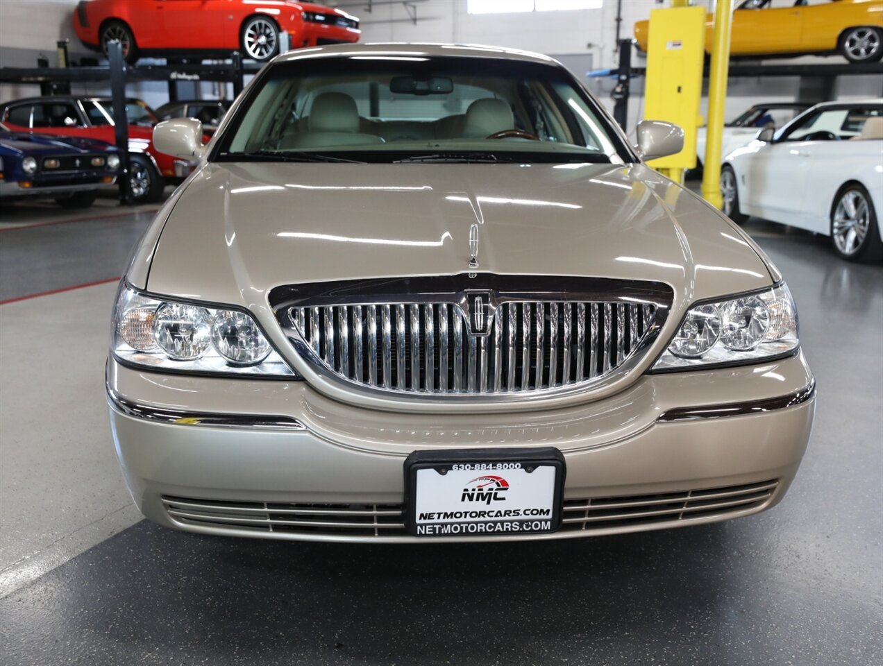 2009 Lincoln Town Car Signature Limited - Photo 6 - Addison, IL 60101
