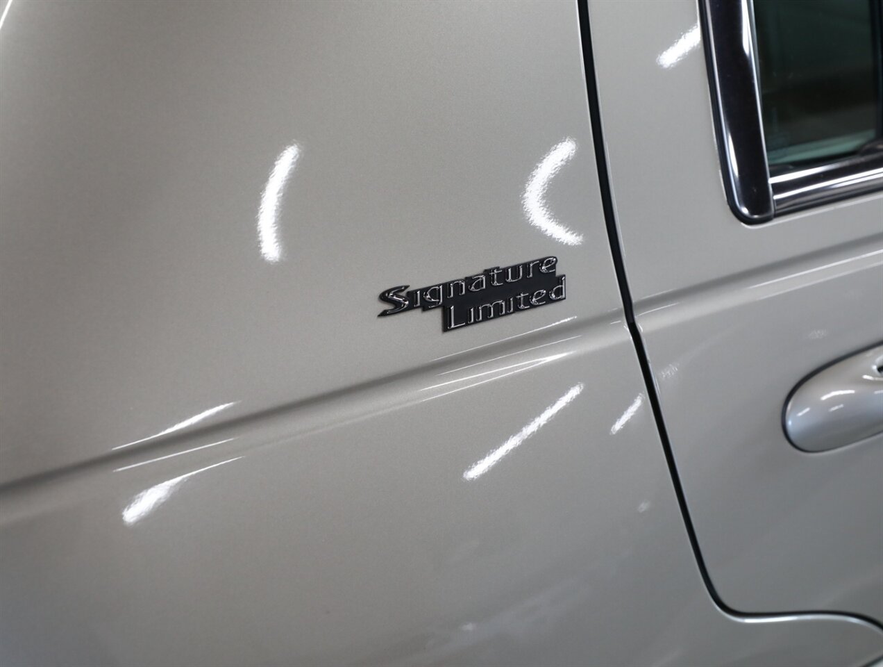 2009 Lincoln Town Car Signature Limited - Photo 9 - Addison, IL 60101