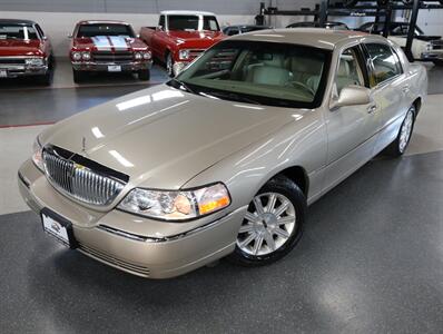 2009 Lincoln Town Car Signature Limited - Photo 2 - Addison, IL 60101